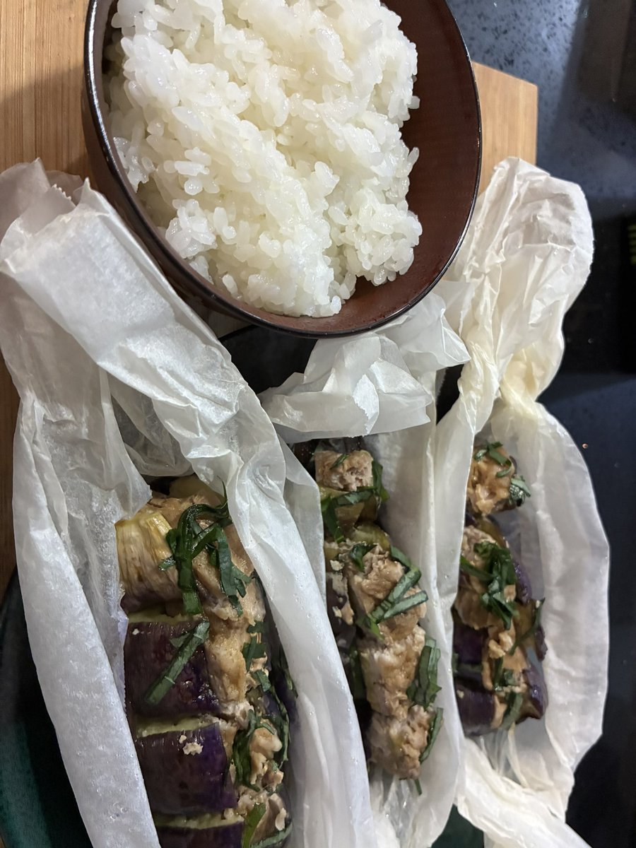 azalea0228's tweet photo. ばんごはんはナスドッグ(レシピはリュウジ)

ごはんは入れなおした！
あんこめ！！！！ https://t.co/Gcwh1sAPvt