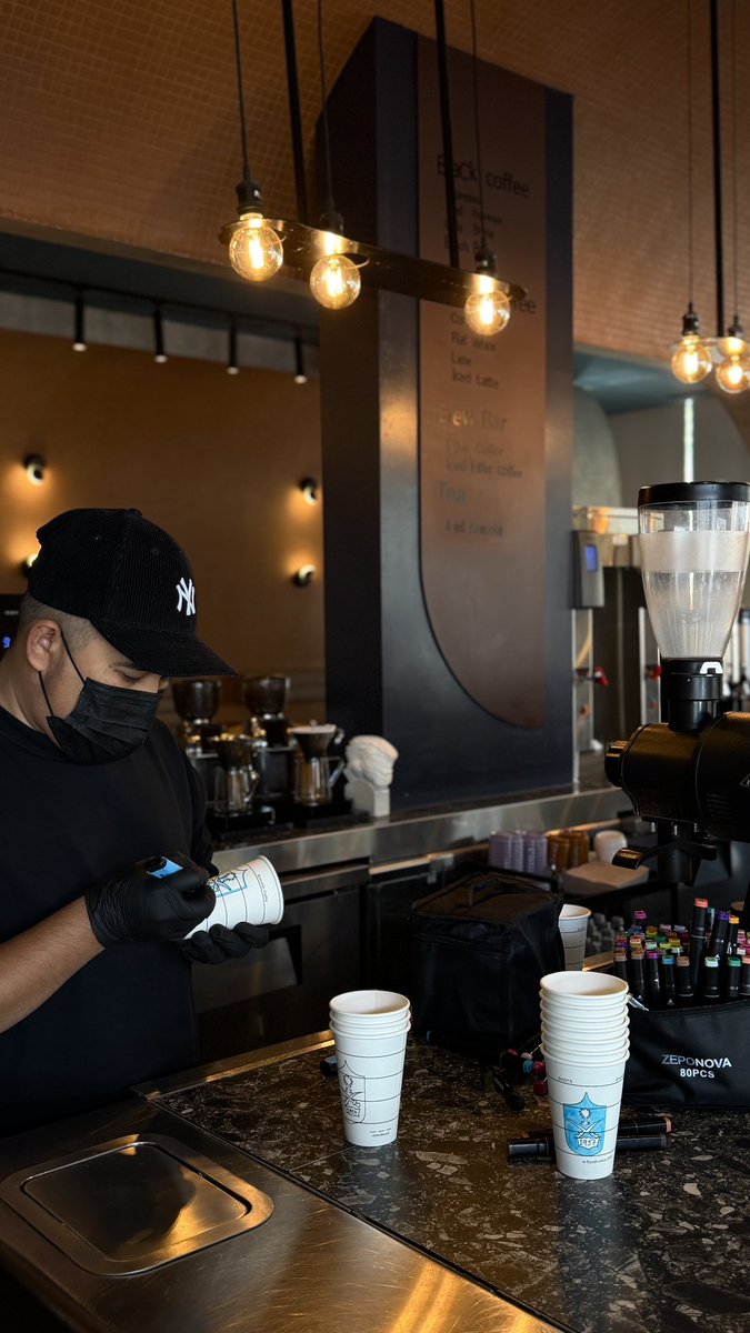 q7ueen's tweet photo. احس إن كل شيء يبتسم لي ليَا لدّيـت
واحس إن نور الصبح يطلع على شاني 💌 https://t.co/Ys8VijWWTd