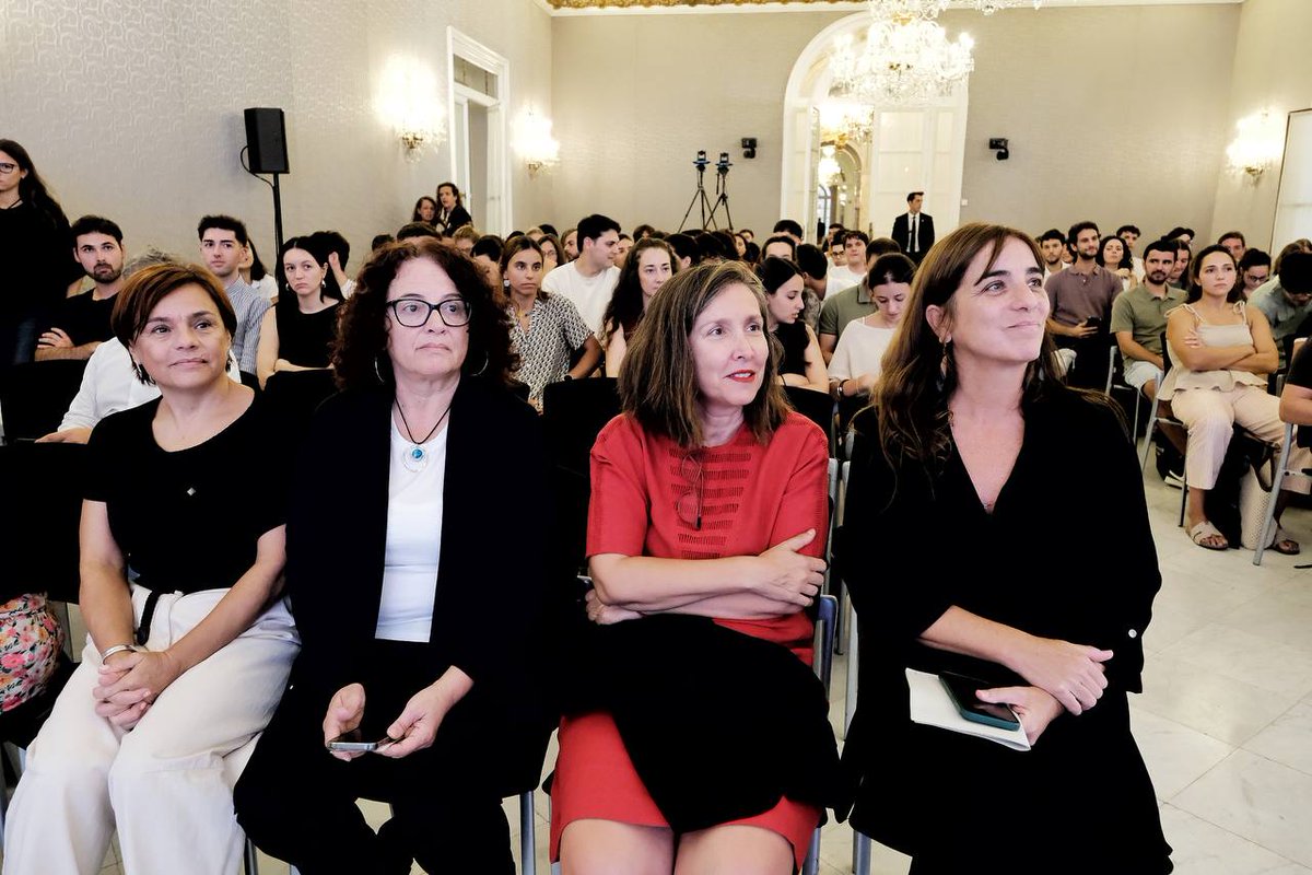 recercauniscat's tweet photo. 📍Recerca predoctoral a Catalunya
📢La consellera Montserrat intervé en la Jornada #HoraSTEP, que dona visibilitat a la investigació científica des de les primeres etapes del procés:
🗣"És la base d'una ciència que transforma la societat.”
https://t.co/SyPvj2iSYH
#FonsUECat 🇪🇺 https://t.co/ZTMIy8bpxi