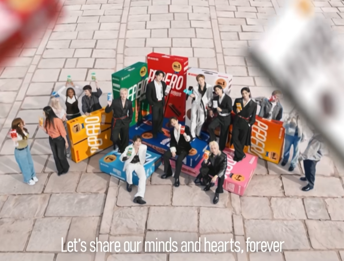 FLXCentral's tweet photo. During the filming of the recent Pepero commercial, Felix reportedly assisted the production team by interpreting between the Korean-speaking director and the foreign models on set.

According to one of the models, all models participating in the shoot were foreigners, and with the manager who usually communicated with them unavailable, the director had to communicate with them directly. Felix stepped in to translate between Korean and English, ensuring that the director and models could communicate clearly throughout the shoot.

The model noted that Felix took the time to make sure everyone understood each other, despite not being required to do so, and praised his consideration and willingness to help.

🔗 https://t.co/aGLus1eBs5

#필릭스 #Felix #フィリックス #李龙馥