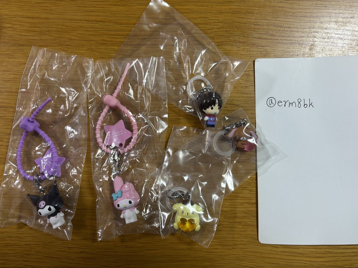 erm8bk's tweet photo. @Rie64521035 検索より失礼いたします。
添付画像のお品物との交換は可能でしょうか？
また、ただいま出先のため現物のお写真をお撮りできないのですが、2，3枚目の丸印もお出し可能です。
こちら複数提供も可能で、2:1や3:1での交換も可能です。
ご検討のほどよろしくお願いいたします。 https://t.co/u2zjctTLcR