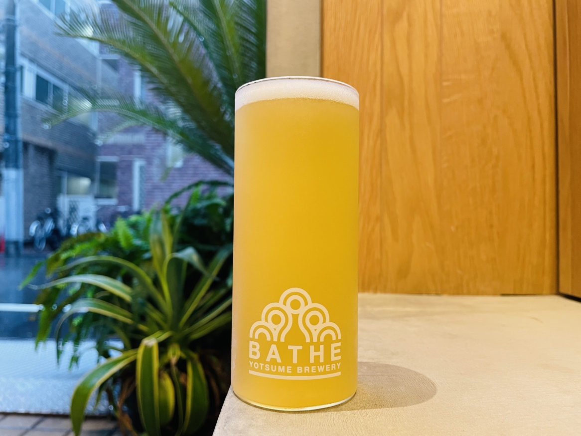 batheyotsume's tweet photo. \\\新作BATHEビールのおしらせ///

【ジンジャーチリIPA】

Style : West Coast IPA w/Ginger, Jalapeño
ABV : 6.0%
IBU : 43

ハラペーニョの爽やかな香りとトロピカルな果実感に、生姜のアクセントを加えた、すっきり飲みやすいIPA。 https://t.co/lV2lJ5r1vd