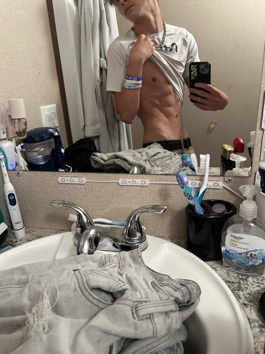 twinkyhunterof's tweet photo. Went in for the shower and ended up making a 7 minute video of me being a bit dirty and making a big mess🍆🍆💦💦🥵🥵

DM me to get the full vid😈😈

#straight #str8 #gym #abs #twink #dominant #bwc #horny #of #onlyfans #bro #feet #slut #fit #nsf https://t.co/f6KNiBtTDg