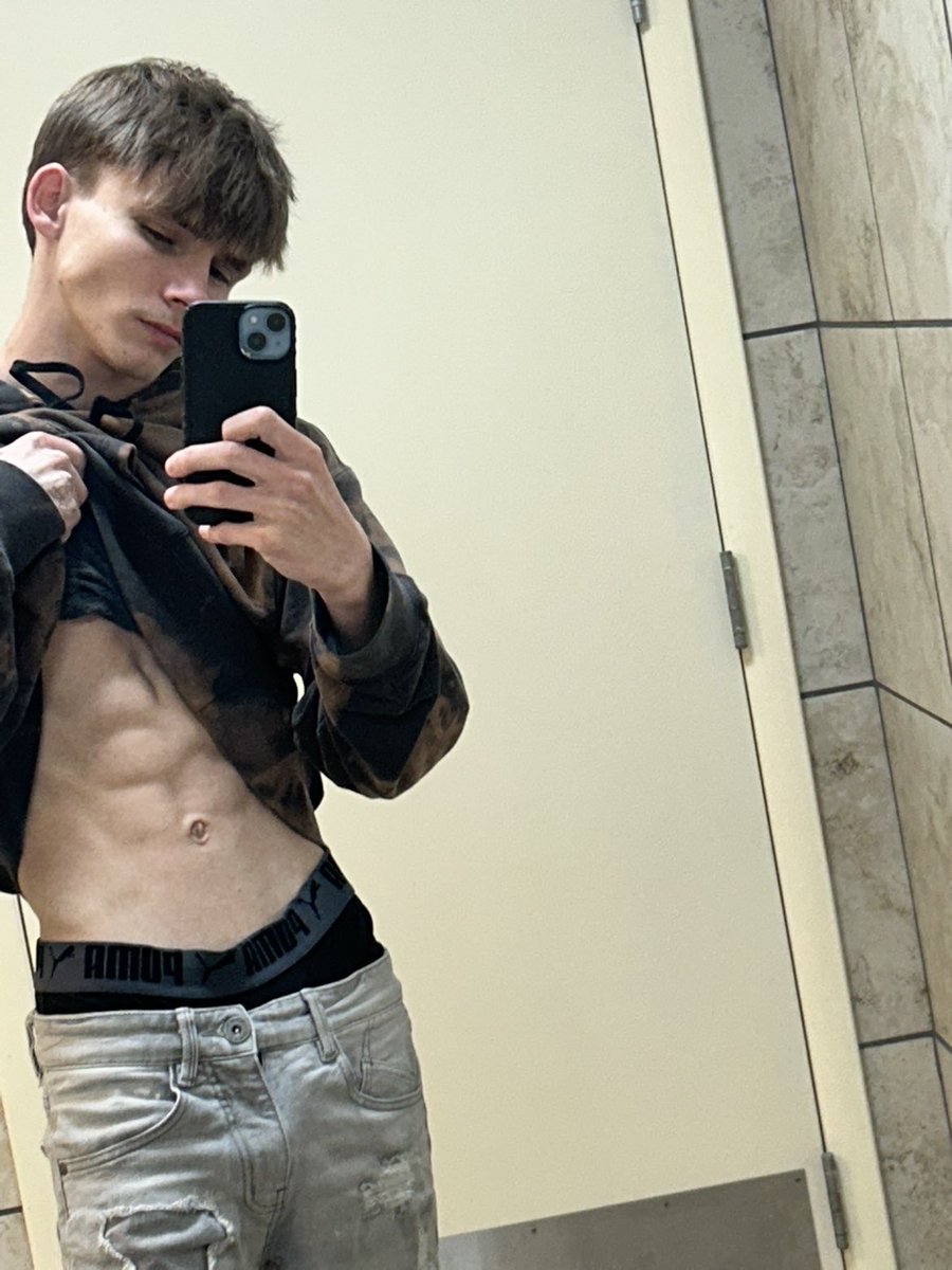 twinkyhunterof's tweet photo. Went in for the shower and ended up making a 7 minute video of me being a bit dirty and making a big mess🍆🍆💦💦🥵🥵

DM me to get the full vid😈😈

#straight #str8 #gym #abs #twink #dominant #bwc #horny #of #onlyfans #bro #feet #slut #fit #nsf https://t.co/f6KNiBtTDg