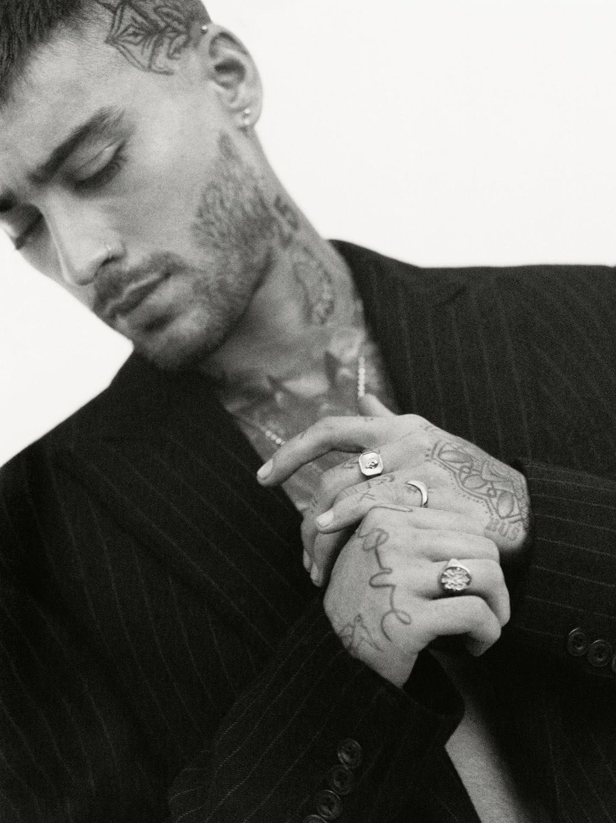 zaynmbase's tweet photo. ZAYN for British Vogue, December 2018 https://t.co/w1BK4hyr9f