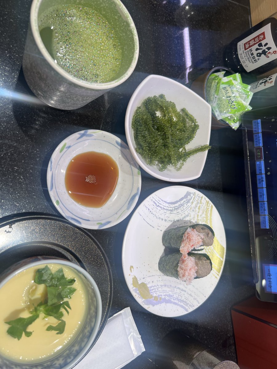 ziu_trpg's tweet photo. 帰れなくなったので寿司たべにきた🍣 https://t.co/im2hbF96Aq