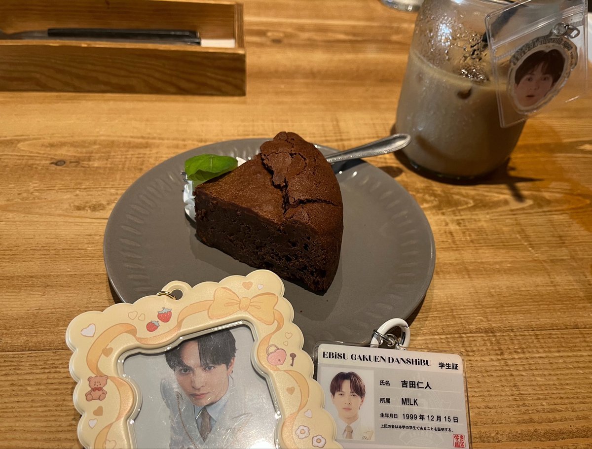 conecochan9's tweet photo. カフェ活してきた☕️🎶💛 https://t.co/SpybCFo5ky