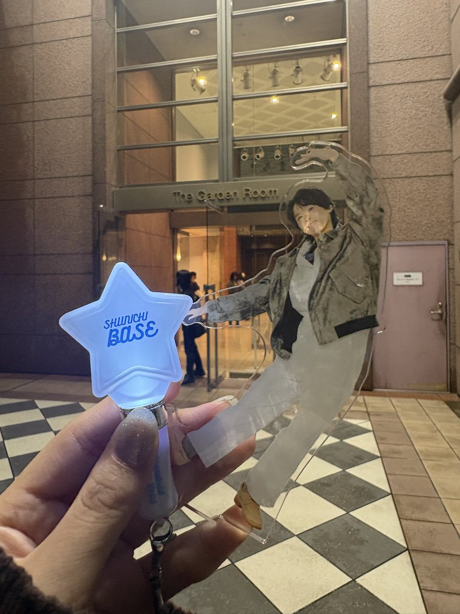 yatya93rt's tweet photo. 夜の部参戦しました！
昼の部のキャラソンパートも拝聴したかったけど、夜の部でFire◎Flowerを聞けたのが本当に良かったぁぁぁ！
個人的なことですが、ディナーショーの日取神ですか!?絶対に当てるのでクリスマス兼誕プレにします🙏✨
#ShunichiBASE2 https://t.co/sKWXk2In9d