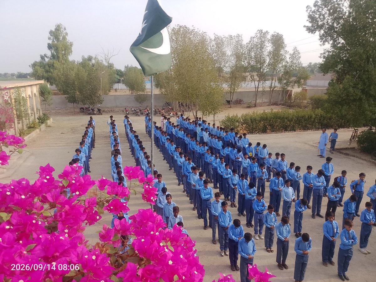 MinisterEduGos's tweet photo. 🌅 سندھ کے سرکاری اسکلولوں صبح کی اسمبلی کے مناظر
گورنمنٹ بوائز ہائی اسکول شاہپور جہانیا، تعلقہ قاضی احمد، ضلع شہید بینظیرآباد میں صبح کی اسمبلی کا خوبصورت منظر۔
طلبہ نے نظم و ضبط، توجہ اور مثبت جذبے کے ساتھ اپنے دن کا آغاز کیا۔
#MorningAssembly #SindhGovtSchools #SchoolEducationSindh #ShaheedBenazirabad #EducationForAll #Sindh