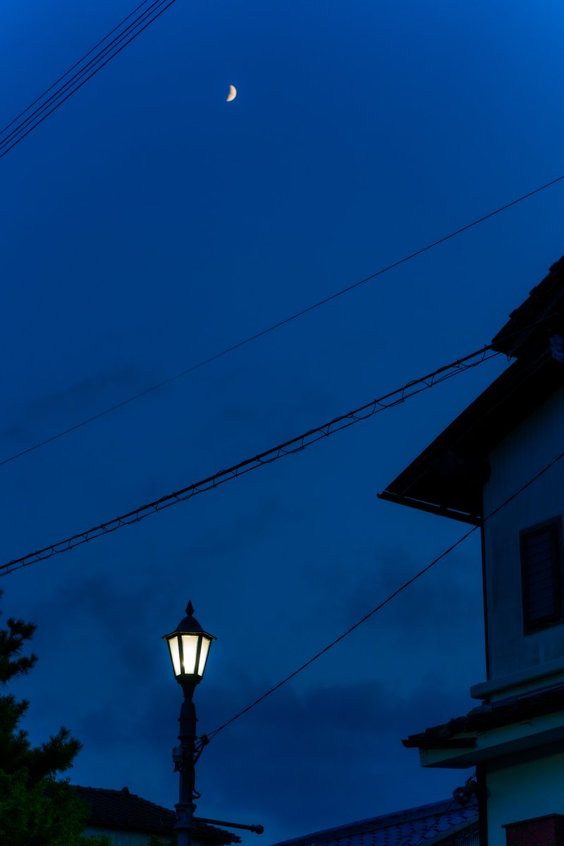 tsunekawa__'s tweet photo. ひとりぼっち移住記録、暮れなずむ町を歩いた。 https://t.co/7rdDYUdrKs