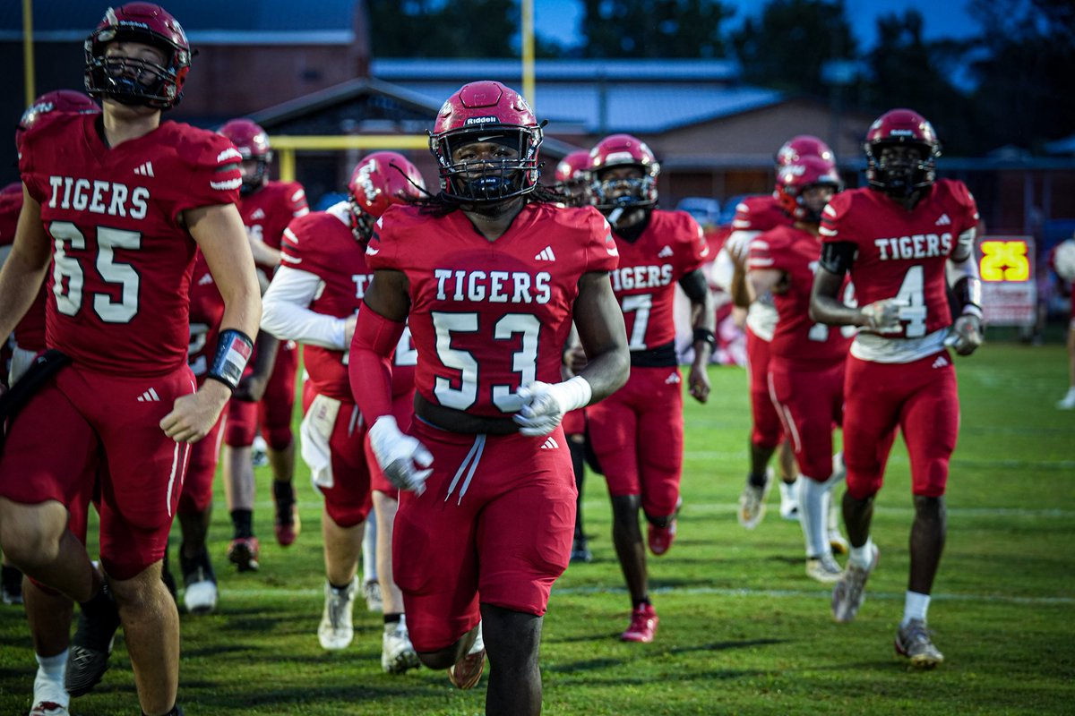 CoachWaggonerGT's tweet photo. 4 More Days till them Blountstown Tigers travel to take on rival Port St. Joe at 6:00 pm cst. Come out and support these Tigers! π
#OutWorkEverybody #SharkWeek @HallTechSports1 @PrepRedzoneFL @FlaHSFootball @BlountstownFB1 @cWorX2 @850_Duke @Braxtonsercye1 @tracehathaway65 https://t.co/NHDFKC3PbS