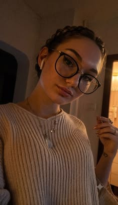 EmmaLongkij8's tweet photo. She remained strong, yes, but built impenetrable walls around her own feelings. https://t.co/3CkpJ2lb9Q
