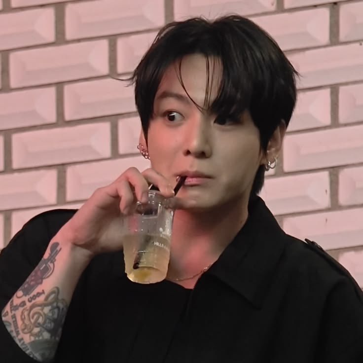 smok3_sprite's tweet photo. koo is such a fucking adorable nickname and it suits him so well, like yes that’s a koo https://t.co/wdLwjlI1MY