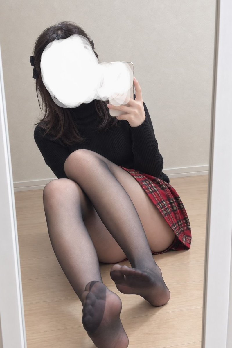 yuzu_chan_uni's tweet photo. ←普段の自分　そーゆう時の自分→
#男の娘　#femboy https://t.co/UnMSRPml99