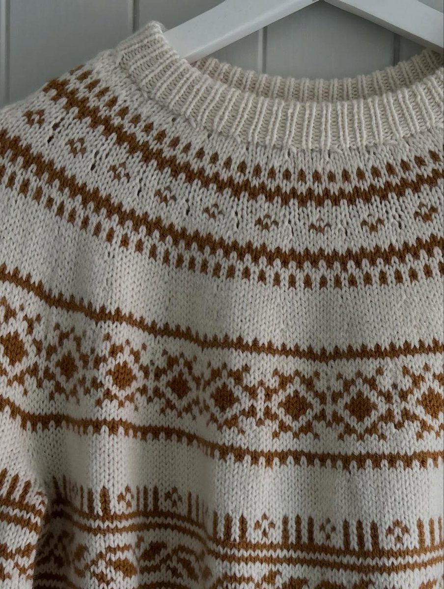 LeiaStantmtt's tweet photo. jeg har strikket ferdig min #porcelainyokesweater og er så fornøyd 🧸 en genser som passer like fint på kontoret som... https://t.co/zNKBWHaDdf