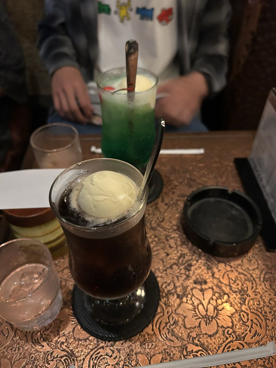 dogu_623's tweet photo. 九州の地元からベロベロの状態で東京に来た友達の生存確認を要請され新宿に行ってました。
顔真っ赤。 https://t.co/m7w9Ea8uml