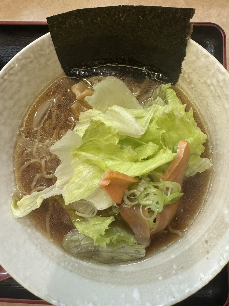 mescarbonicsub6's tweet photo. ラーメン部活動2026年516軒目は石狩のひだかで石狩鮭醤油らーめんとひだか。
ひだかは握り寿司の盛り合わせです。
ラーメンも出すお寿司屋さんですね。
#ラーメン  #ramen #lamen #rahmen #中華そば #支那そば #つけ麺 #まぜそば https://t.co/mZwQCbKh3F