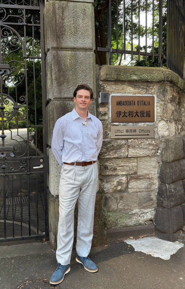 MurasameTatsu's tweet photo. イタリア大使館で庭園巡り？！
東京、三田にあるイタリア大使館、実はここに江戸時代の大名庭園が残っている！
４年前に行った日本庭園の大規模調査により江戸・明治・昭和の痕跡が明らかに、イタリアに守られてきた江戸の庭園の姿をたっぷり番組で紹介します！
皆さん是非一緒に巡りましょう！🚶🏼🍃

#村雨さんと日本庭園たしなみ巡り 
NHK BS9月22日(火) 午後7:00〜午後7:30