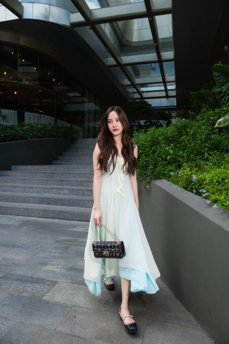 PYFREEN's tweet photo. Favorite BA of Valentino, Freen is so stunning 😍✨️

#ValentinoInterferenze #ValentinoGaravani #RockstudSpike
#srchafreen‌ 
#GIRLFREEN https://t.co/fIAv7vVoam