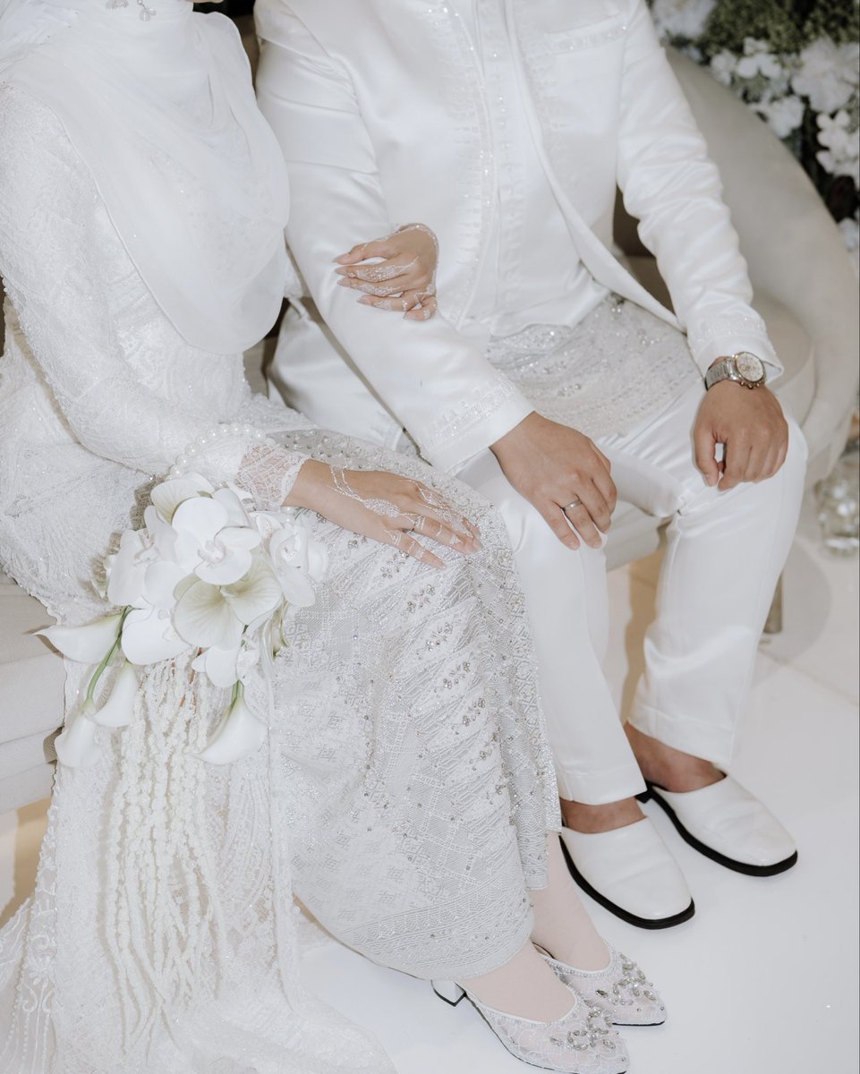 hadyamaku's tweet photo. Happy wedding anniversary seng 
Kado terbaik 2-1 sep ❤️🌹😂 https://t.co/OOc2TGUgqj