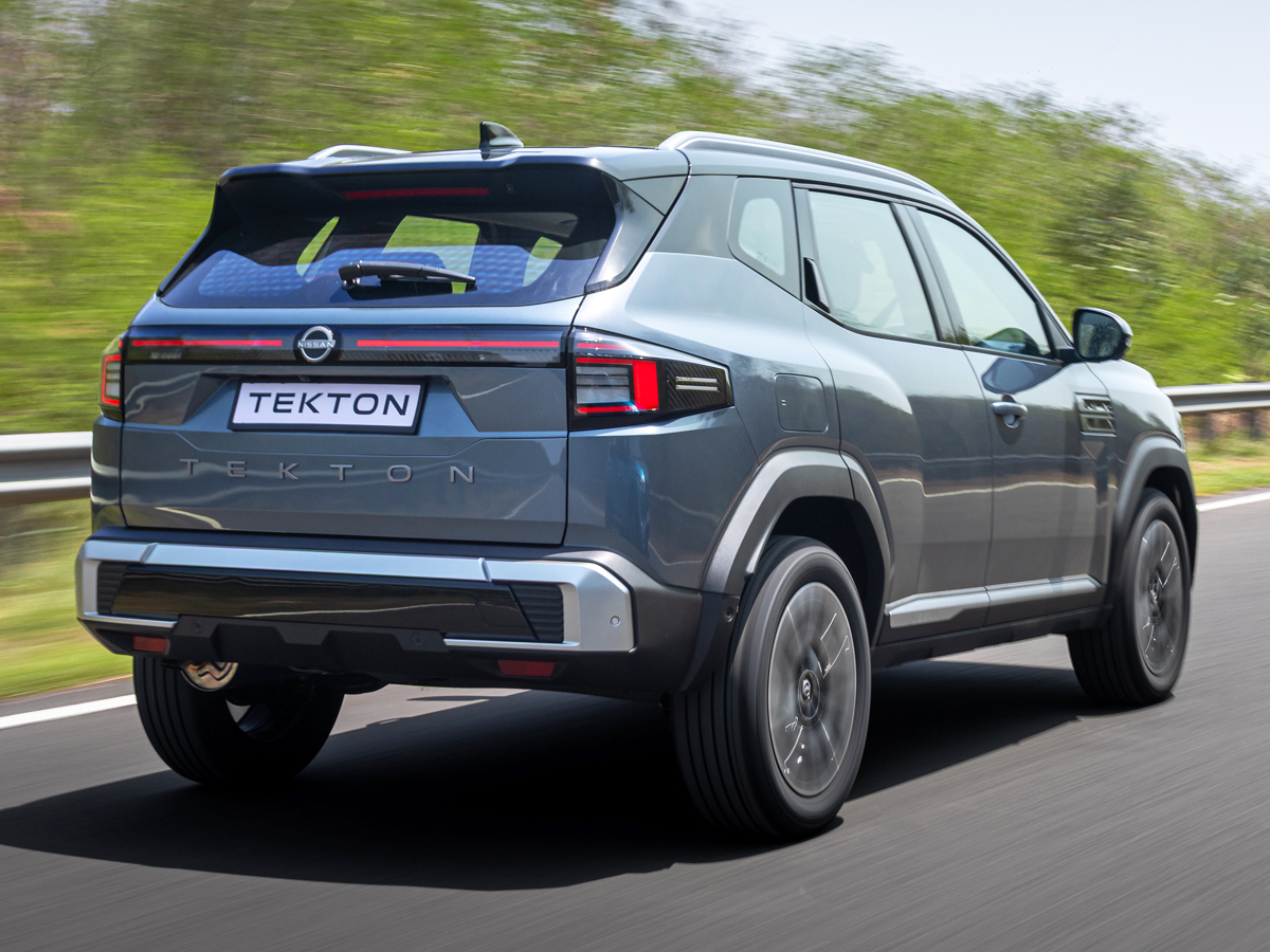 Ryan_Bubear's tweet photo. 👀 SA pricing for the new Nissan Tekton... 🇿🇦

🧐 Duster-based Tekton arrives
🔢 5 variants offered at launch
🫰 From R339 999 to R529 999
⛽️ Base derivative = 1.0T &amp; 6MT
⚙️ All other variants = 1.3T 6DCT
🇮🇳 Built in India alongside Duster

👉 Details: https://t.co/NcD7ryHyTt https://t.co/YyIWt6GCSj