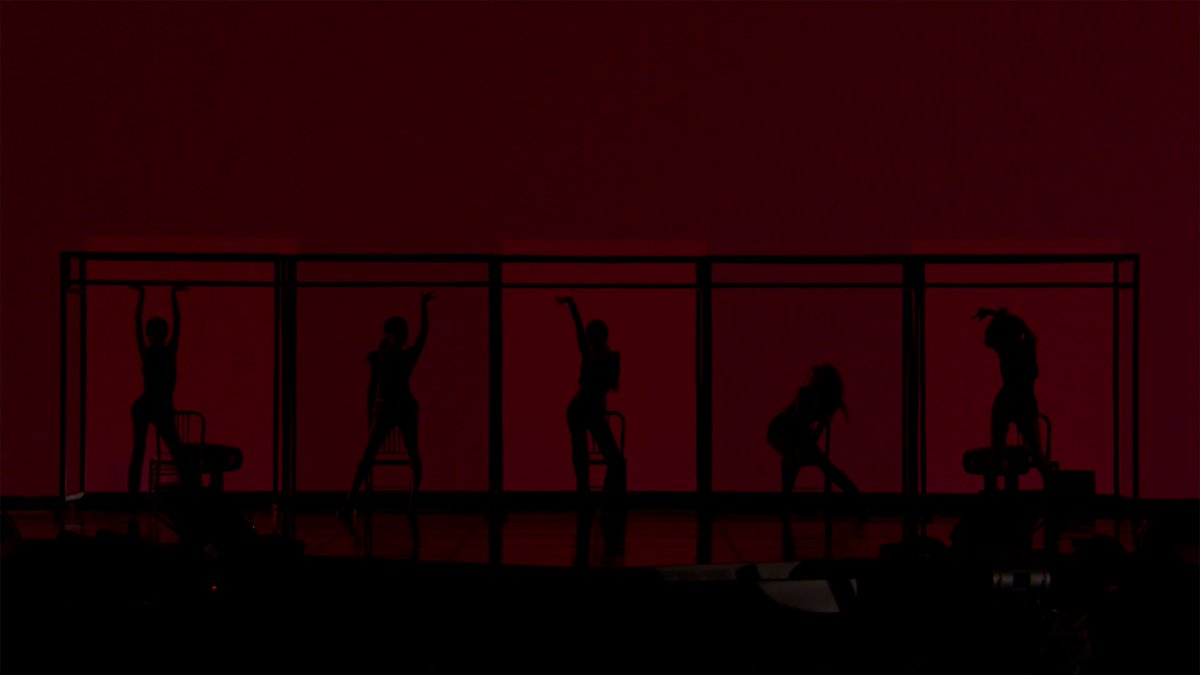 RVsmtown's tweet photo. Red Velvet - 'Bulldozer' @ Red Velvet FAN-CON 〈A Day in Red &amp; Velvet〉

https://t.co/Lcd8AToZi1

#RedVelvet #레드벨벳
#RedVelvet_ADayinRedandVelvet
#RedVelvet_FANCON https://t.co/2waegmVtRP