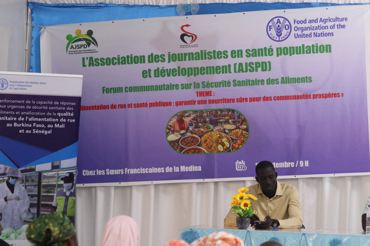 FAOWestAfrica's tweet photo. 🍲 À Dakar, l’#AJSPD, avec l’appui de la FAO, a organisé un Forum communautaire sur la sécurité sanitaire des aliments autour du thème : « Alimentation de rue et santé publique : garantir une nourriture sûre pour des communautés prospères. »
#FoodSafety #CodexAlimentarius https://t.co/RrMYVwqxFG