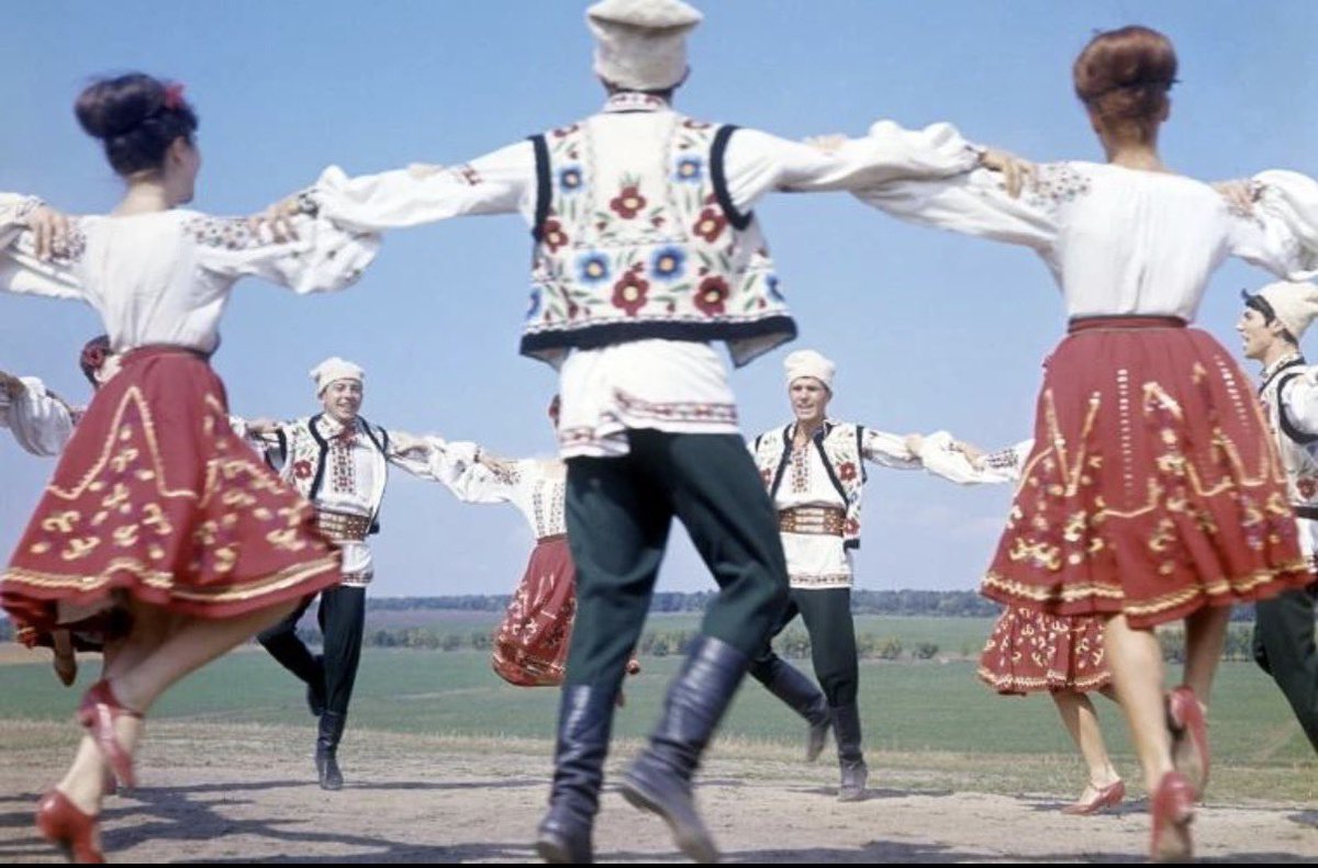 Alexandramap3's tweet photo. Tradițiile sunt încă parte din viața de zi cu zi. 🇲🇩

Cultura Moldovei nu înseamnă doar trecut. O vezi în muzică, dans, mâncare, haine tradiționale și în oamenii care păstrează aceste obiceiuri.”

#Moldova #Cultura #Traditii #MoldovaCulture #DiscoverMoldova https://t.co/H5jnf6B3SR