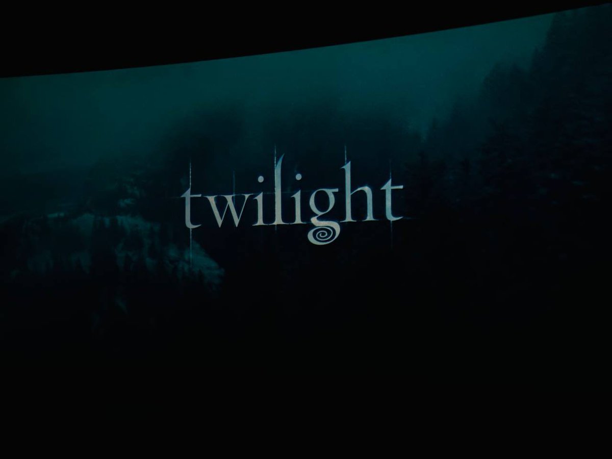 nanakaann's tweet photo. twilight in cinemas!! https://t.co/WabHEKFmuJ