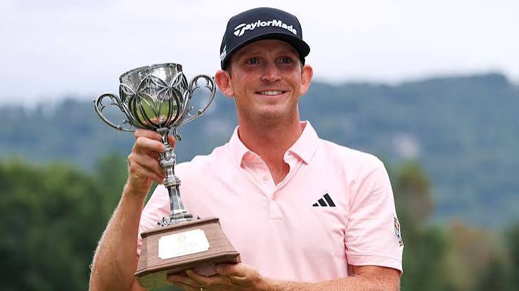 HarveyBurgess's tweet photo. WINNERS ALL on the local sports scene, on a golf course or in the stadium ....... https://t.co/ZHCBM3VGob #CarolinaPanthers #NFL #PGA #golf #football #IARTG RT https://t.co/ZWFynktemx