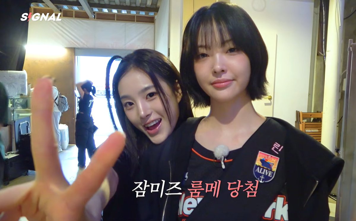 huhvymetalwings's tweet photo. the jiyeon spot, the ji-spot if you will https://t.co/pjrhSoyO8i