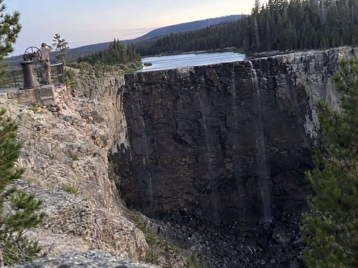 307casperplanet's tweet photo. Yellowstone Employee Accidentally Turns Off Waterfall Overnight

He thought the valve controlled a sprinkler. Rangers restored the flow before sunrise and estimate only six tourists noticed the river had stopped participating. https://t.co/S5BEykkPnU