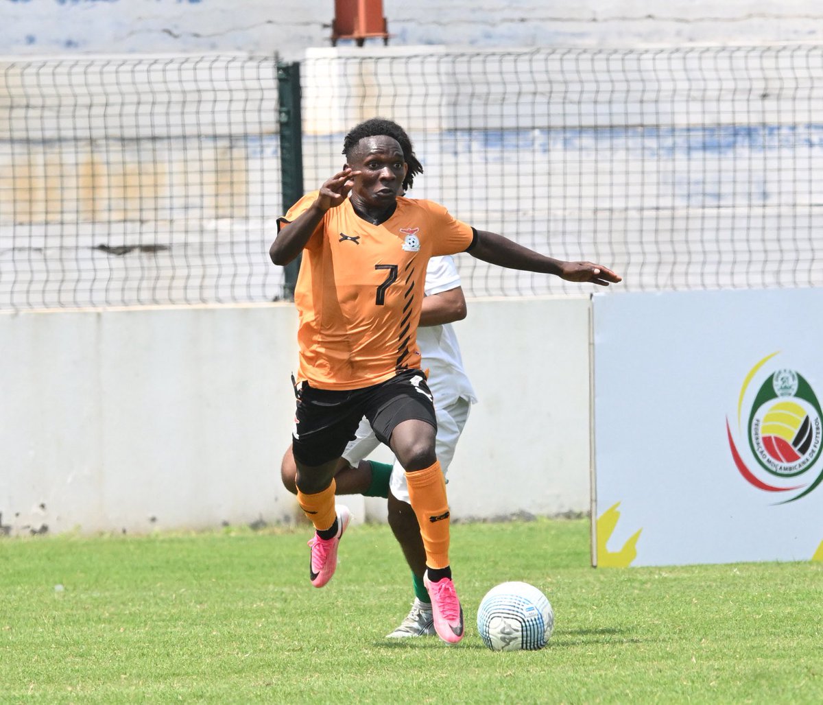 COSAFAMEDIA's tweet photo. FULL TIME
ZAMBIA 🇿🇲 3️⃣ 🆚 0️⃣ 🇰🇲 COMOROS
⚽️ #8 Tumelo Mununga 🇿��
⚽️ #9 Abel Nyirongo 🇿🇲
⚽️ #7 Kayula Chinunda 🇿🇲
🔥 Zambia finish the game strongly to secure a 3️⃣ 0️⃣ victory at ABB 2.
#COSAFAU20 #COSAFA #ZAMvCOM #Maputo2026 #Football https://t.co/HIa9wnRlQf