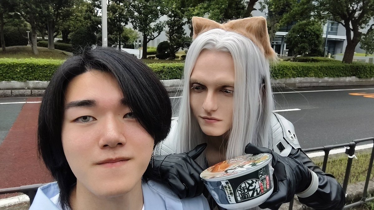 Harupippi1115's tweet photo. セフィロスカッコよすぎな!?

@Chriph_cosplay 
ツーショありがとうございました！
どん兵衛食べます https://t.co/svekfBWdxW