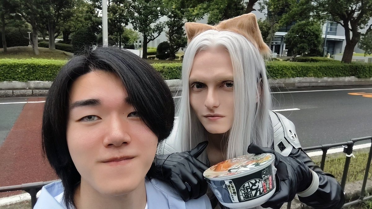 Harupippi1115's tweet photo. セフィロスカッコよすぎな!?

@Chriph_cosplay 
ツーショありがとうございました！
どん兵衛食べます https://t.co/svekfBWdxW
