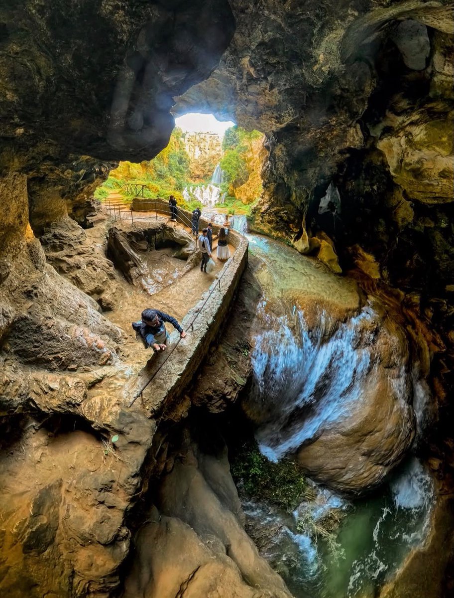visit_lazio's tweet photo. La #GrottaDelleSirene, una meraviglia scolpita dalle acque del fiume #Aniene nel cuore del #ParcoDiVillaGregoriana, a #Tivoli. Un angolo incantato dove natura e storia si incontrano

📷 Ig alessandro_cocci_

#VisitLazio #CeTuttoUnLazioIntorno https://t.co/qZUi3Q1Pjm