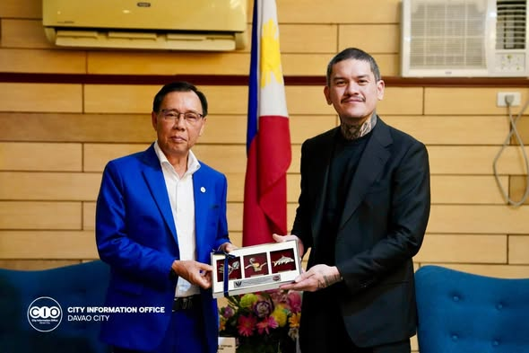 smninews's tweet photo. MALAYSIA MEETS DAVAO

Mainit na tinanggap ngayong Lunes, Setyembre 21, ni Davao City Mayor Sebastian "Baste" Duterte si Malaysian Minister for Food Industry, Commodity and Regional Development YB Dato Sri Dr. Stephen Rundi Utom sa isang courtesy meeting sa Davao City.

(1/3) https://t.co/di6Ds0XJ93
