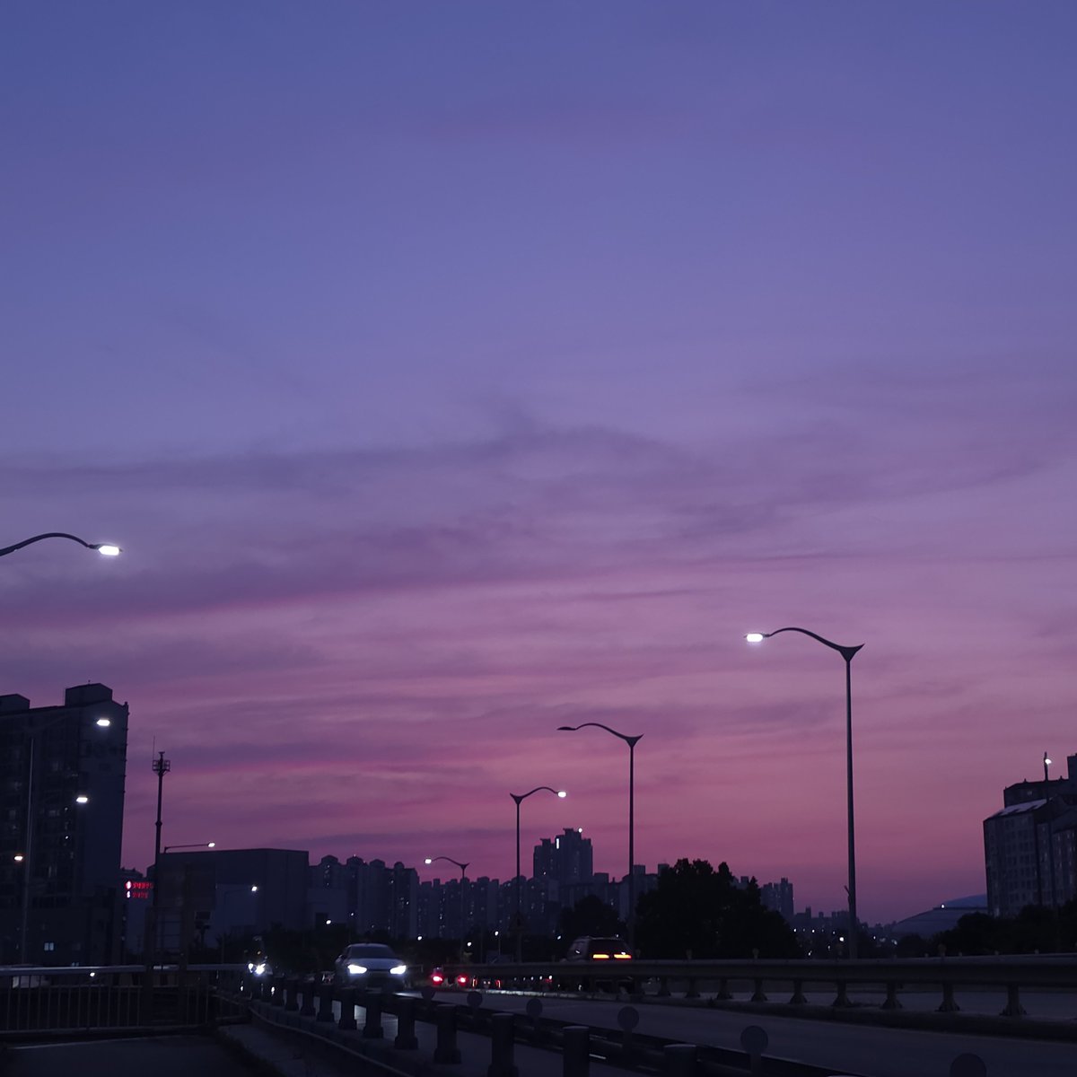 green_been_btob's tweet photo. #창섭과짱친의계절
봄🌸
이 사진을 찍은 날, 더 자주 보고 싶다는 마음으로 서울로 가기로 결심했지.
좋아한다는 마음 하나로 시작된 이 선택이 내 삶을 넓혀줬고 내 일상에 설렘과 즐거움을 알게 해줬어.
봄이 오면 내가 지금 여기에 있는 이유를 생각해. 그래서 내게 봄은 더 특별한 계절이야. https://t.co/BjzY83V0GS
