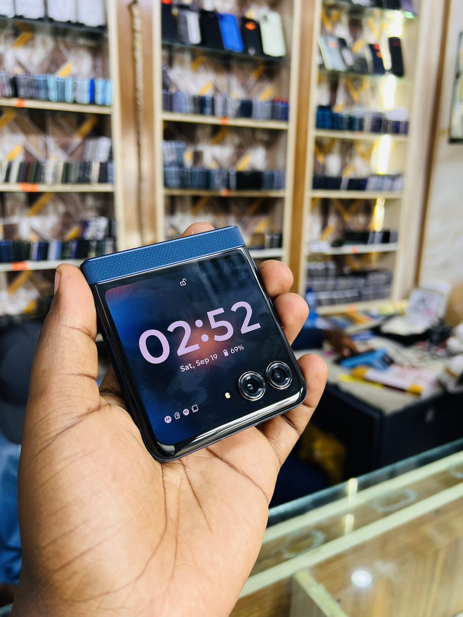 Iyaboi95's tweet photo. Motorola Razr 2025
8gb ram 256gb
Direct 🇬🇧 
600k 💵 https://t.co/3ZdqE30w5Z