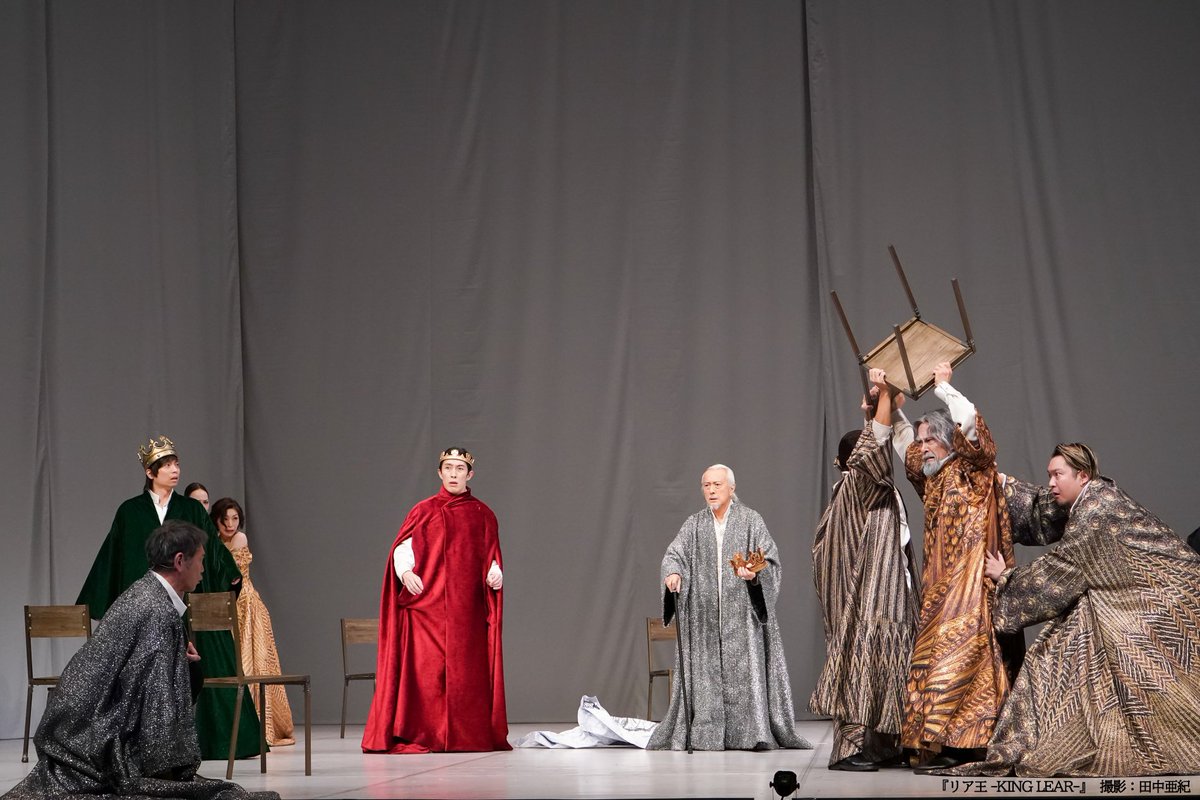 geigeki_info's tweet photo. ✨ 『リア王 -KING LEAR-』ついに開幕✨

17世紀に書かれた『リア王』。その物語に描かれる人間の姿は、時代を越えて、今を生きる私たちにも深く響きます。

多彩なキャストとスタッフが挑む、新たな『リア王』。
「この風雨にけぶる荒野の先へ」――
その先に何が見えるのか。
ぜひ劇場で、感じてください。

📅10月4日（日）まで
📍東京芸術劇場 プレイハウス

#リア王
#KINGLEAR
