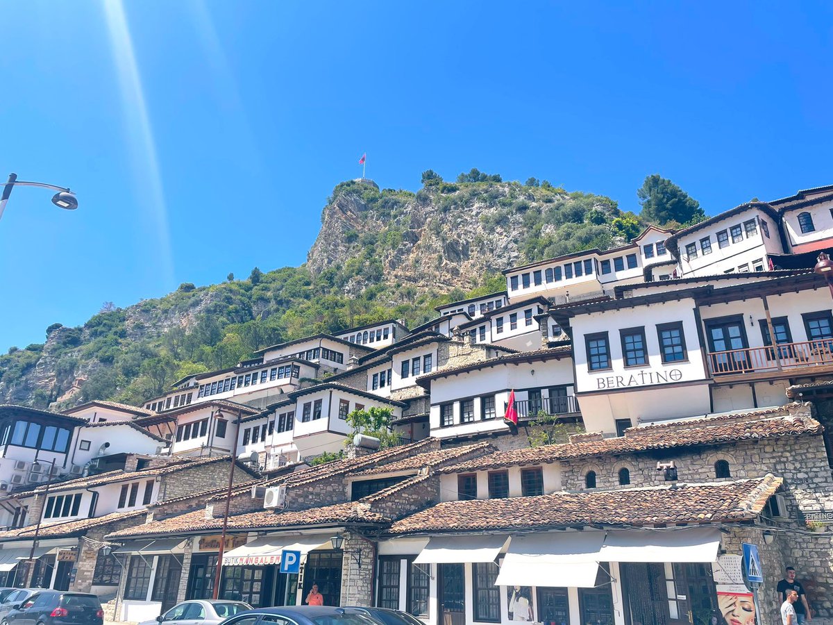 mitsu7travel's tweet photo. ヨーロッパで1番住みたい国アルバニアに来てみての感想🇦🇱(個人的)

・物価がヨーロッパ最安
・あまりの安さにクレカ使えない
・マック、スタバがない
・美男美女が多い
・親日の人が多い
・治安いい感じ
・料理が超美味しい
・教会の目の前にモスクがありなかなかカオス
・本場よりイタリア料理美味い https://t.co/jjCARIaf5s