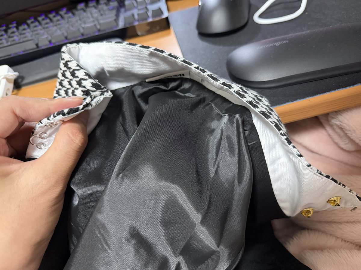 cos_areru's tweet photo. ペルソナ4のコスプレこれからする人へ

学ランの襟カラーあるのと無いの結構変わるからここの安くてすぐ届くからお勧めだよ。5日前でどうにかなりました。

https://t.co/tzd4W7l8o0 https://t.co/K0UzcnJxmb