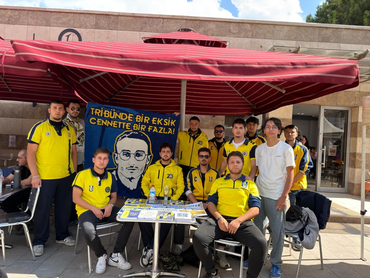 UFBHacettepe's tweet photo. 1907 ÜNİFEB Hacettepe Üniversitesi örgütlenmesi olarak Güz dönemi ayaklı stand çalışmalarımızı  Beytepe Kampüsü yemekhane meydanında sürdürmekteyiz. Tüm Fenerbahçeli arkadaşlarımızı bekliyoruz.
#HaydiSenDeGelKatılBize https://t.co/jYsQozReyR
