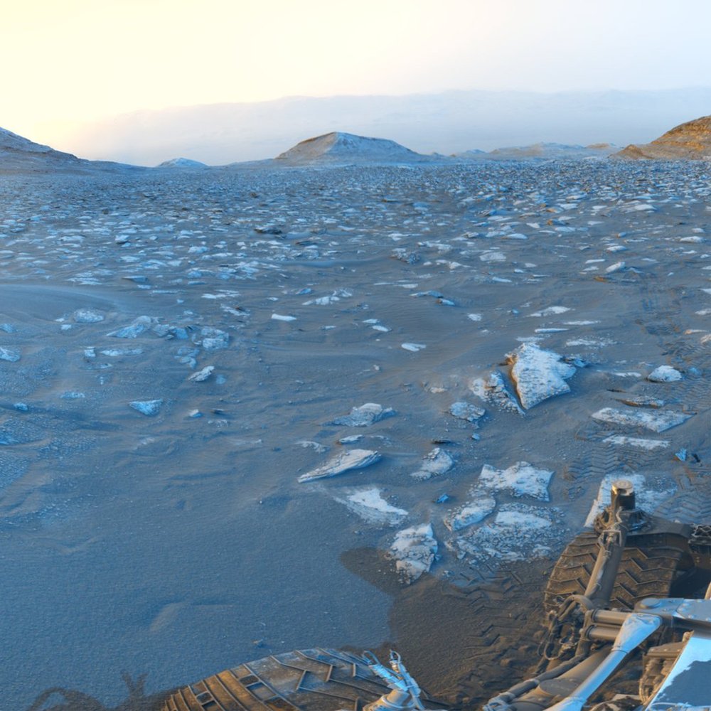 interesting_aIl's tweet photo. NASA releases new photos from the surface of Mars that have left people stunned by how Earth-like the planet actually looks

The images show a cold grey landscape far removed from the classic orange tones https://t.co/2QSkpG3Cec