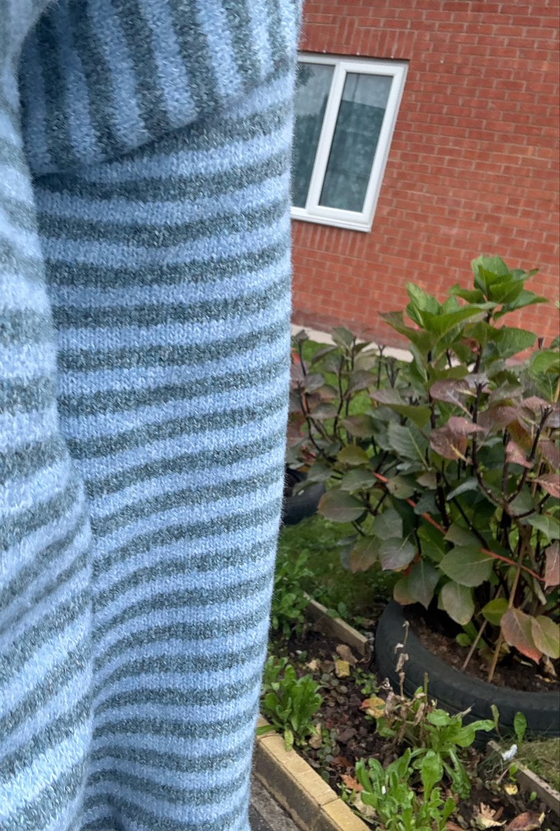 bleeughh's tweet photo. I look like an ACTUAL clown oml im wearing this stupid goofy stripy cardigan and this stupid stripy phone case to go with it 💔💔💔💔💔💔 I forgot to change my phone case https://t.co/rXxOBEIiMC