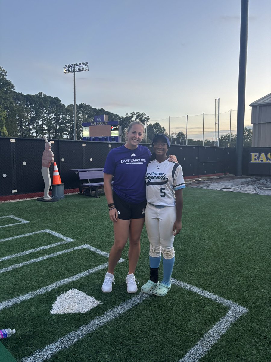 brielle_creque's tweet photo. I had fun at the @ecu__softball camp on Saturday! Thank you coaches for all the help.💜💛 I even got a chance to meet a player on the USVI Women's National Team! https://t.co/NrzdwX9yNL