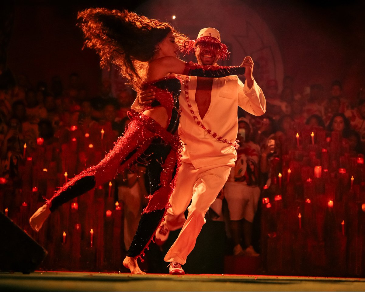 Granderio's tweet photo. “Ninguém me segura no samba porque eu tô solta“ 👑

📸 @luizfrancad https://t.co/9MAsNgZrx5