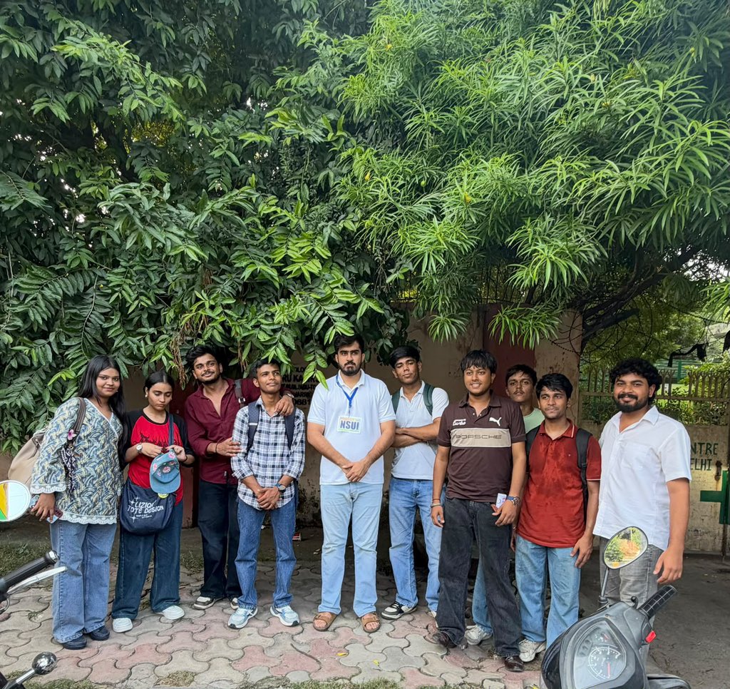 Chitra_speak's tweet photo. डूसू चुनाव के नतीजों के बाद एक बात साफ दिख रही है, हार की जिम्मेदारी लेने के बजाय आरोप लगाने की कोशिश हो रही है।

पूर्व डूसू अध्यक्ष रौनक खत्री पर कैंपेन में नहीं आने का आरोप लगाया जा रहा है।

लेकिन उन्होंने चुनाव में सभी प्रत्याशियों के लिए मेहनत की।

जिसका वीडियो भी हम सभी ने देखा है। 

लेकिन कुछ लोग आरोप लगा रहे हैं ताकि रौनक खत्री राजनीति में सफल ना होने पाए। 

लेकिन साजिश करके रौनक खत्री को कभी रोक नहीं पाओगे। @ronak_khatrii