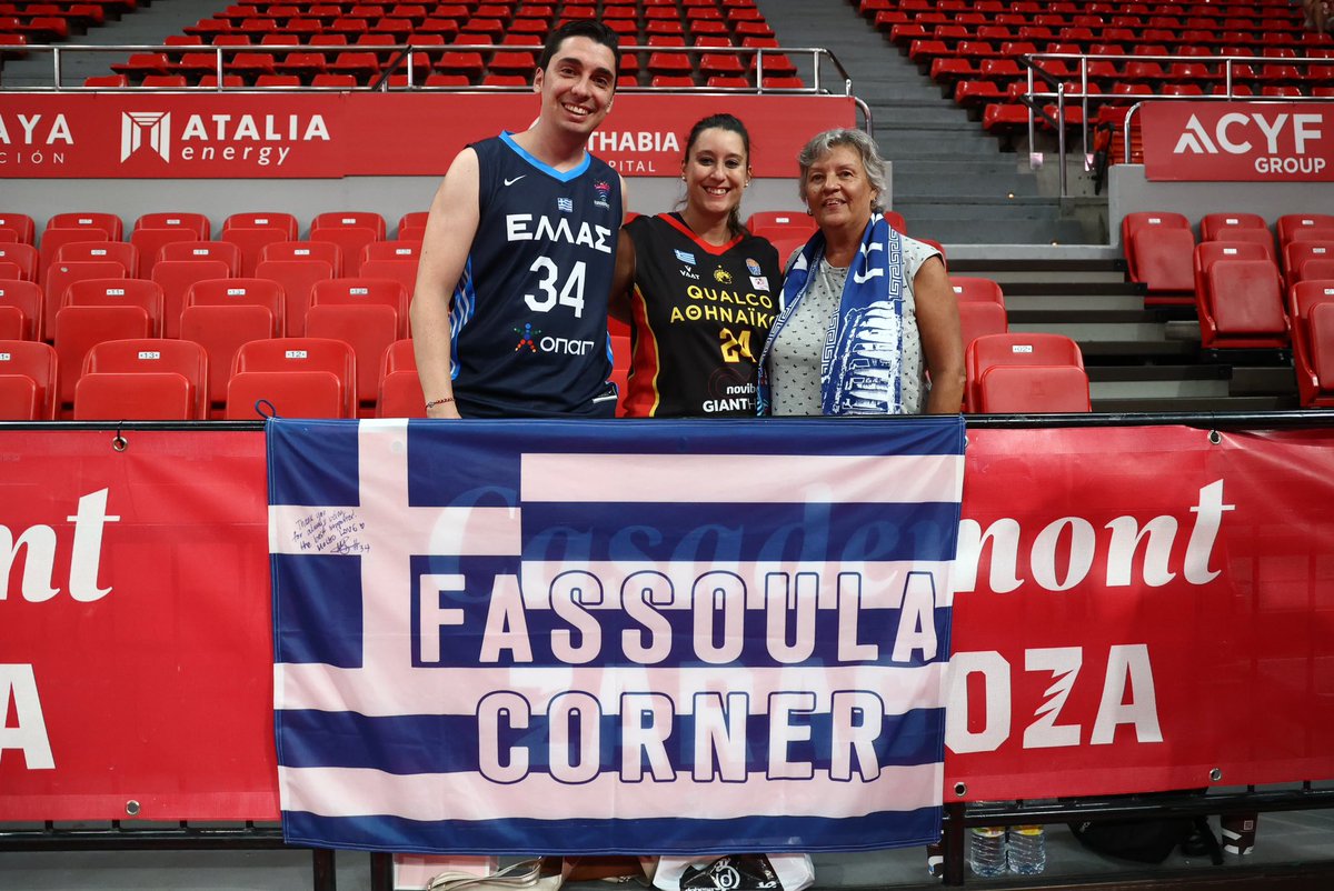Athinaikoswbc's tweet photo. Some connections go beyond basketball. Loved then, welcomed now. ⚡️🫂 @mariellafasoula 

#athinaikos #athinaikoswbc #zaragoza #spain #basketball https://t.co/v8JjQnPhUk