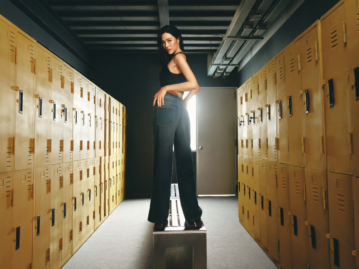 kwconstancylys's tweet photo. Few stories this season carry as much promise as Lingling Kwong and Calvin Klein bring to the table 😍

@CalvinKlein @linglingsirilak
#LinglingKwongxCalvinKlein
#CalvinKlein #linglingkwong https://t.co/Cd5sXPINaM